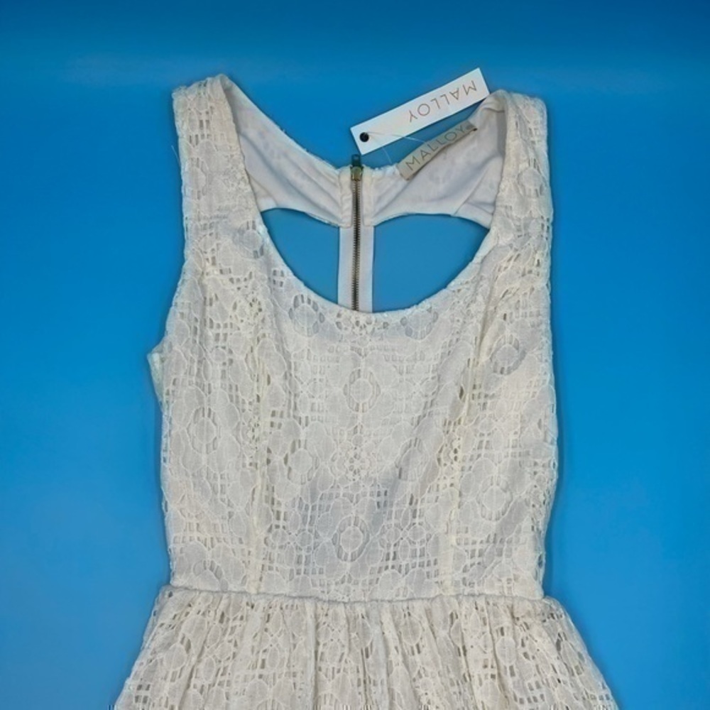 NWT- MALLOY White Dress - Picture 3 of 4